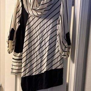 Ali Miles Black and White Textured Top